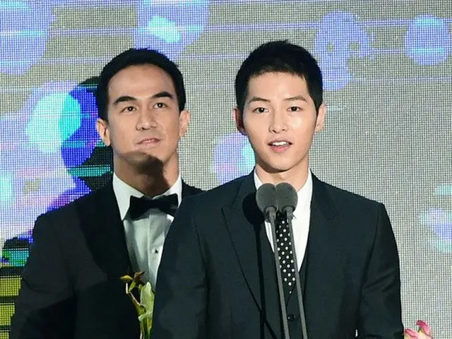 Actor Song Joong Ki, Best Couple Award, Best Asia Pacific Star Awards too. ”2016APAN Star Awards”