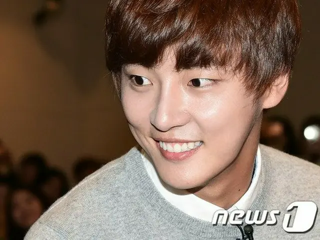 Actor Yoon Si Yoon, participate in the talk.
