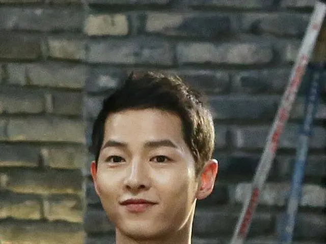 Actor Song Joong Ki, CM appeared. Brand ”DOMINO PIZZA”. Announced is 18th.