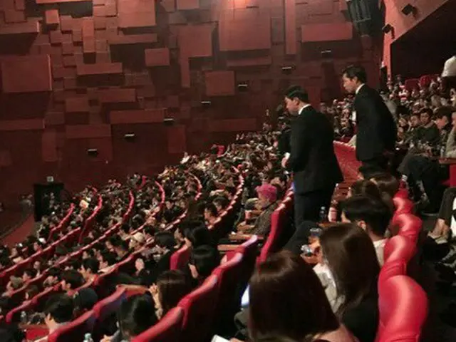 Actor Lee Soo Hyuk, looking for the top (BIGBANG) at the movie theater. Movie”Master” VIP preview.