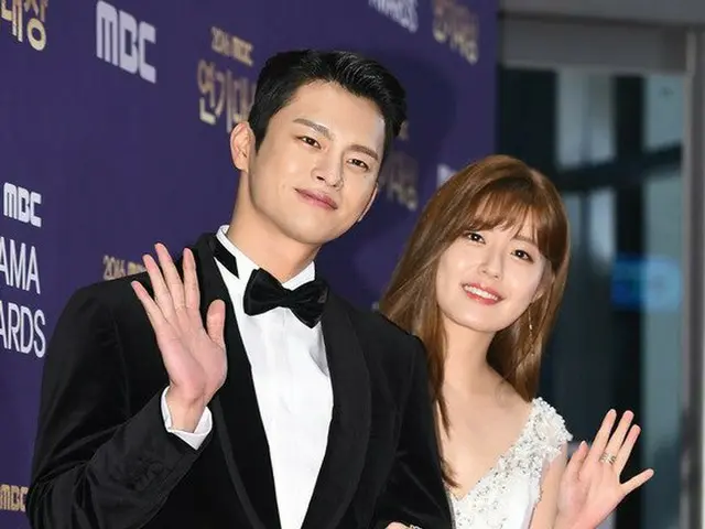 Singer / actor Seo In Guk, actress Nam Ji Hyun participated in the red carpetevent. ”2016 MBC Perfor
