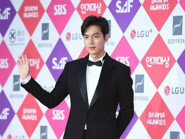 Actor Lee Min Ho, participating in the red carpet. ”2016 SAF SBS PerformanceAward”, Seoul Samui SBS