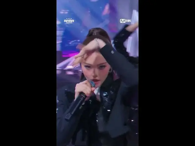 “拋硬幣” MEOVV_ _ 在2025 年MAMA 頒獎典禮上演唱的《TURN IT UP (MAMA ver.)》聽我的怒吼，UH-HEUNG 2025 M