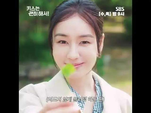 這是一個令人心碎的愛情故事，講述了一位為了謀生而假扮母親的單身女性，與愛上她的團隊領導之間的故事