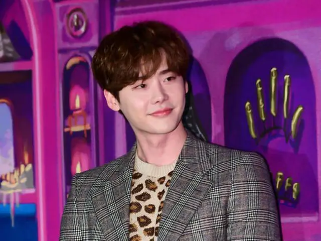 Actor Lee Jung Suk, signed an exclusive contract with ynk entertainment.