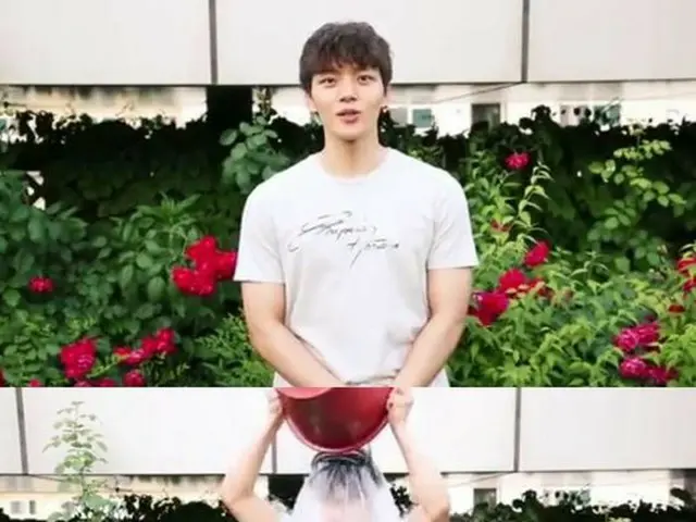 Participated in Yeo Jin Ku, an ice bucket challenge, who received a baton fromthe actor Park BoGum.