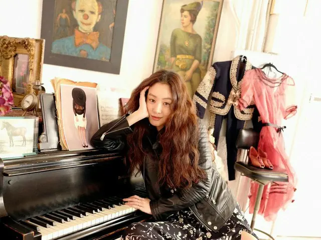 Actress Jung Ryeo Won, released pictures. Magazine ”COSMOPOLITAN”.
