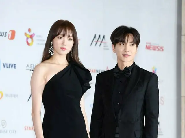 Actress Lee Sung Kyoung -Iteuk (SUPER JUNIOR), ”2018 Asia Artist Awards” RedCarpet appearance. On th