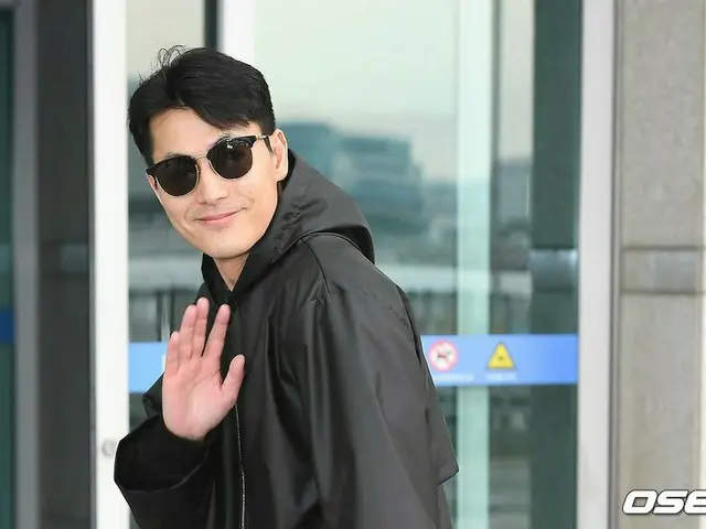 Actor Jung Woo Sung, leaving for Florence, Italy for photography. . 。