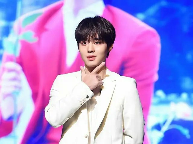 WANNA ONE former member Park Ji Hoon holds a showcase of solo album ”O'CLOCK”.The afternoon of the 2