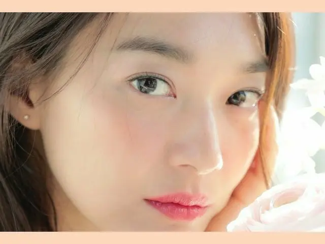 【G Official cos】 Actress Shin Min A, published a photo.