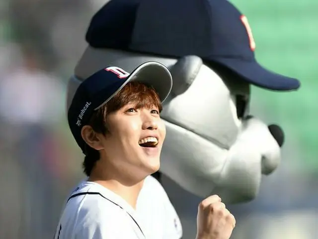 B1A4 Sandeul, starting ball formula. Doosan Bears vs. LG Twins. @ Seoul · JamsilBaseball stadium.