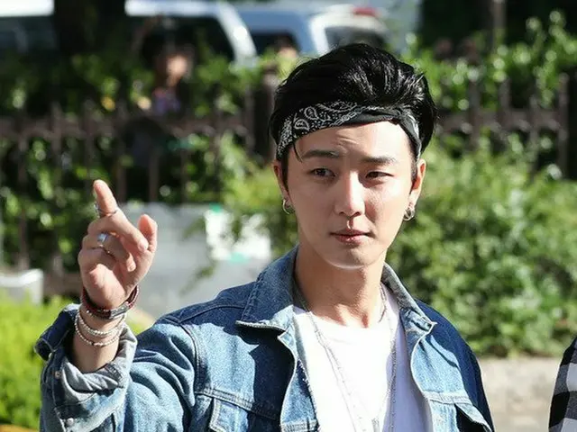 Actor Yoon Si Yoon, entering KBS for the appearance of ”the best single shot”.