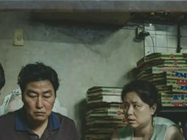 Song Kang Ho's wife actress Jang Hae Jin in the ”Apracheite Semi-UndergroundFamily”, which won an Ac