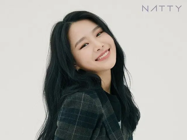 出演SIXTEEN並錯過TWICE的Trainee Natty（NATTY）將於5月7日宣布他們的第一張單曲，並將在流行世界中正式亮相
