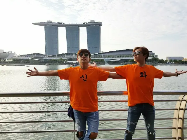 SHINHWA, updated SNS. ”Mine & Andy two men's Singaporean food repo program tour!Will it be possible