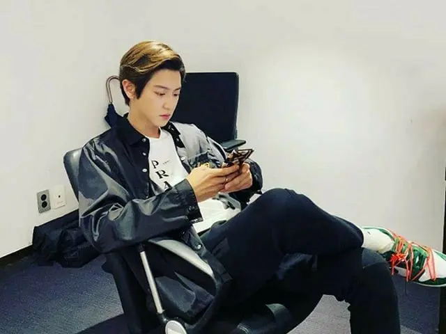 [G Official] EXO_Chanyeol，忙普拉達  