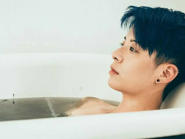 【g公式】f(x)_出身Amber、Im dirty. #bathTime 📸: stefaniemichova  
