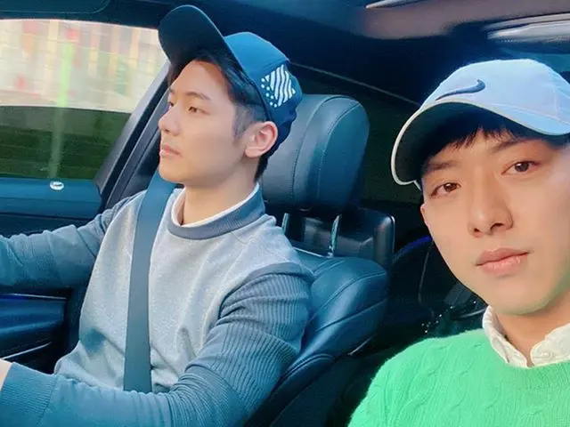 【G公式】CNBLUE_Miniok（Minhyuk），我一次又一次地拍照