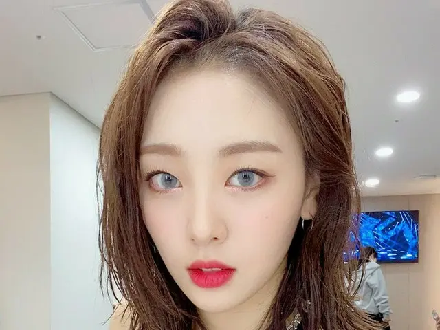 【T公式】LOONA（Loona），今晚9點（KST）SBS Power FM Lee Jun的Young Street #像蜜糖般的滴滴聲看著那個月的女孩哦？