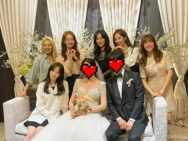 今天的Taeyeon（SNSD）留著黑髮