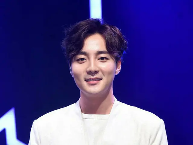 歌手羅伊·金（Roy Kim）自願參加了海軍陸戰隊，並通過了……6月15日加入了海軍陸戰隊教育培訓小組