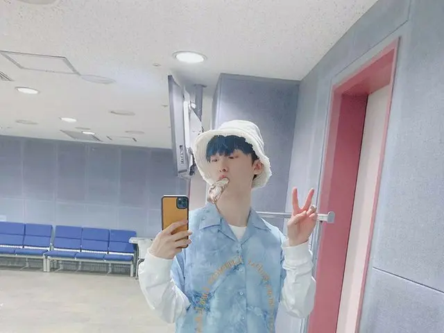 【T公式】ASTRO，熱的冰淇淋〜〜 我試著根據天氣明智地穿它☀ 今天打架〜   #去找你 #知道