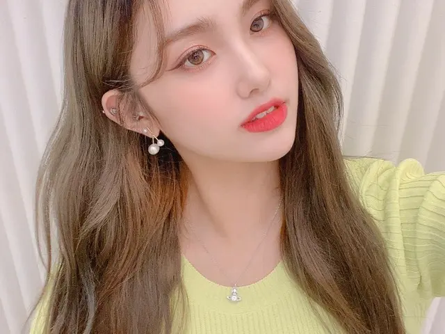 【T公式】EVERGLOW，[ #Asha] 永遠~~你看過生日V app嗎？太多的人如此高興地慶祝我的生日💖一直謝謝你，我愛你♥