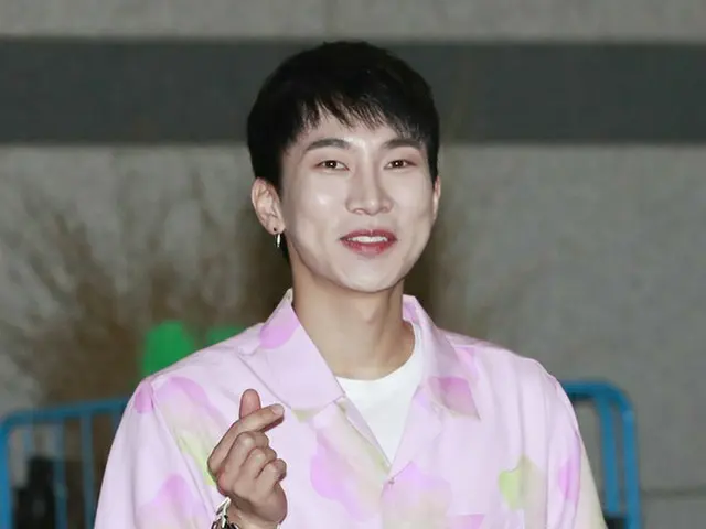 “ BTOB” Cube Entertainment的總監翁光，他的辦公室