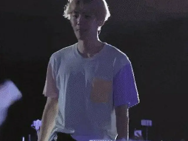 在#EXO的情況下，“保持在線性能”主題是韓國的主題