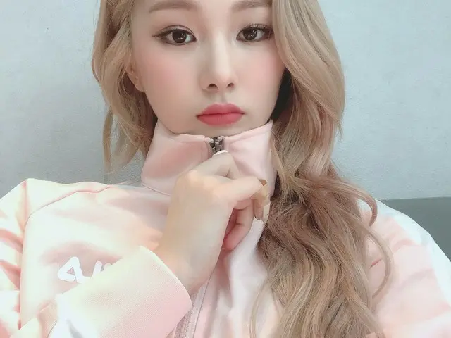 【T公式】EVERGLOW，[ #mia]今天我們第一次參加了視頻通話迷簽名活動！ ！ ！怎麼樣了！ > <<如果您將來有機會連那些無法進行視頻通話的人，也請看