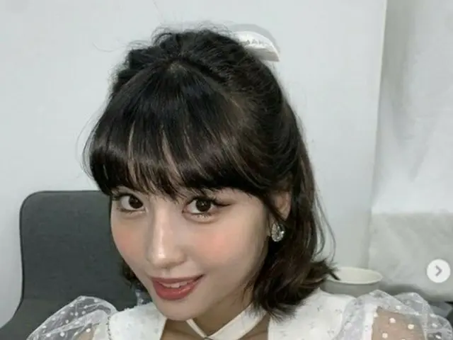 主題是Momo（TWICE）和Sonmi在Instagram上的交流