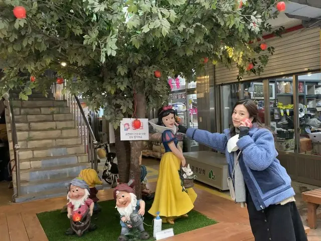 [T Official] LABOUM, [#Solbin] I met Snow White at Mungyeong Market 🍎 #LABOUM#SOLBIN