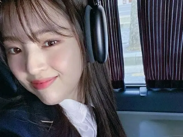 女演員韓素熙談到了JTBC的新劇《我知道》穿制服的最新照片太可愛了