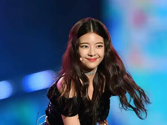 #ITZY“欺負”、“不懷疑”的後排校友● 今年2月，一位校友在網上發帖稱，自己是2000年出生的著名女偶像校園欺凌的受害者