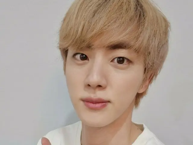 【dofficialbig】RT BTS_twt：今天太開心了我因為火藥咳嗽，所以我決定帶很多東西出去