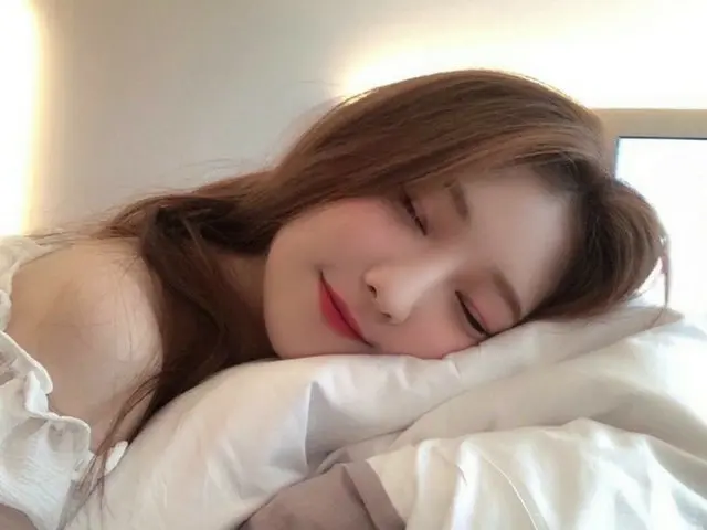 【t官方】LOONA（Loona）、[#Yeojin / #YeoJin] 帶著回憶旅行總是很有趣🧡Obit🧡也和我一起旅行吧！ （啊！節目快要出來了，請多