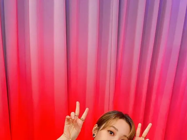【官方】MAMAMOO、[#Moonbyul]我們的Moomoos，稍後在9 點Naver週五晚上在'studio Moonnight'和星一一起燃燒吧❤️ #