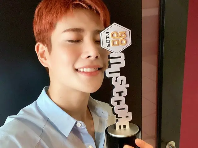 【T官方】ASTRO、Aroha~~謝謝你們在2000年給了我這麼棒的禮物💕存在我的記憶中><作者M 謝謝 #我愛你