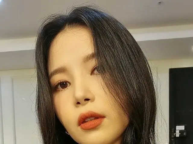 【t官方】MAMAMOO、[#Solar]過了一會兒，五點鐘，KBS2的老闆驢耳朵正在播出！ 🙌🏻我們的Moomoos 和Solar星期天我們也玩得開心#M