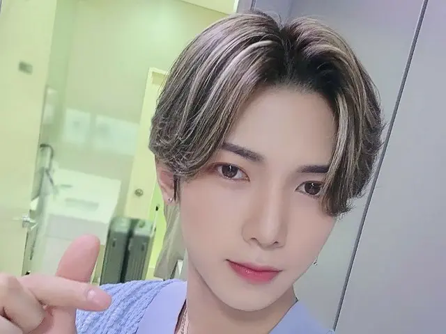 【T 官方】ATEEZ、[📷] SBS MTV 'The Show' MC Yeosang 幕後花絮⠀炎熱的夏天過去的八月的最後一天和看著就很酷的麗桑在一起很