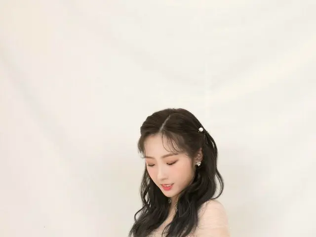【t 官方】LOONA（Loona）、[#HaSeul / #HaSeul] Ohbit 你好？ ！ Hey Hasul，我每年都和家人一起拍全家福，但這次我也