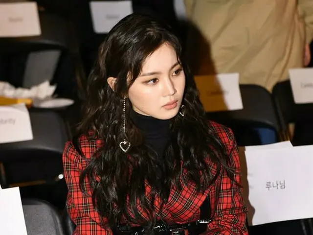 LEE HI, attended the THECENTAUR Fashion Show. On the morning of the17 th,Dongdaemun DDP ”2018 S/S HE