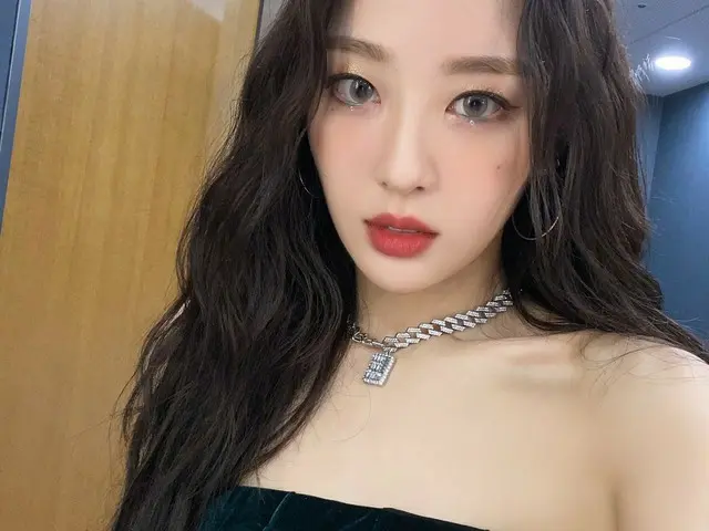 【t 官方】LOONA（Loona）、[#Eve / #Yves] 你好Ohbit！你多久前看到Eve 和Supa Want Team 在一起的？ #Loona