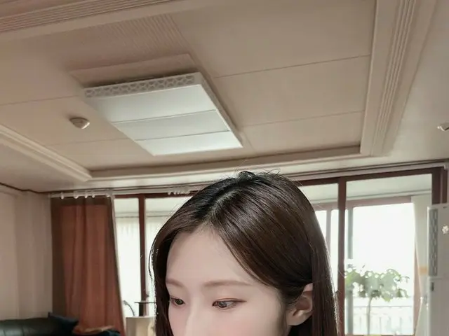 【t 官方】LOONA（Loona）、[#HaSeul / #HaSeul] 因為不能自拍，我表妹和我媽給我拍了一張照片.... #本月最佳女郎#LOONA