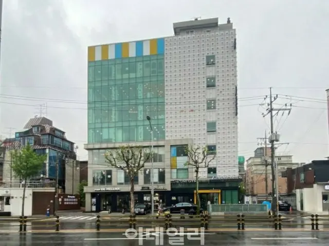 Jung Yong Hwa (CNBLUE) reportedly bought a 15.3 billion won building in Seoul'sSangsu-dong. Office s