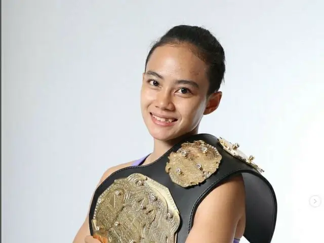 LISA (BLACKPINK)'s second cousin Payaphone of Ayutthaya Fight Gym won bydefeating Miyuu Sugawara in