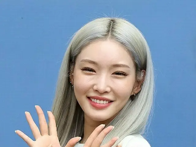 Singer CHUNGHA went to SBS to appear on the radio ”Choi Hwa Jung's Power Time”... ..
