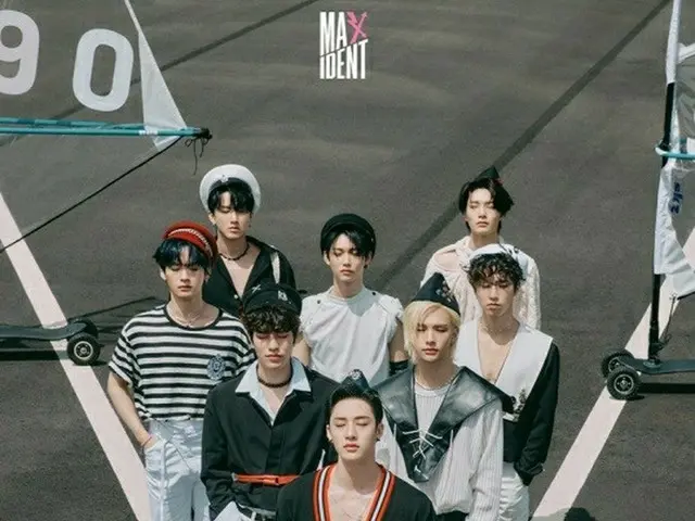 ”Stray Kids” has surpassed 2.24 million pre-orders for the new mini-album”MAXIDENT” to be released o