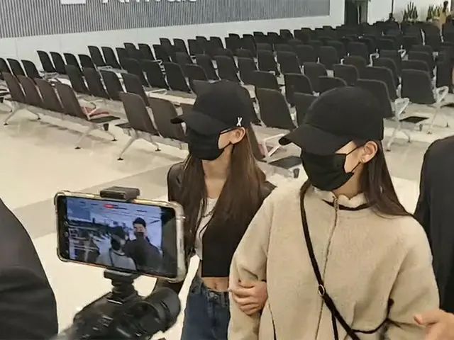 ”LE SSERAFIM” Sakura & Kazuha arrived at Gimpo International Airport. . .